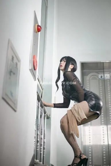 Studiobom Leather Skirt Ass Pose OnlyFans Photo Leaked