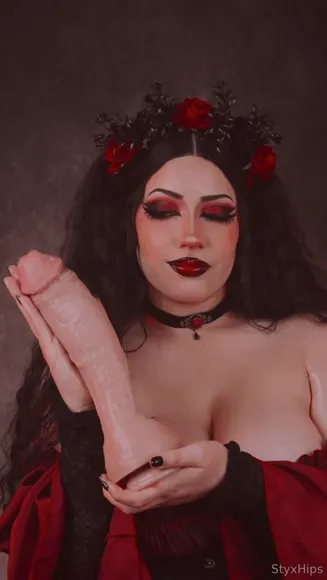 Styxhips Holding Dildo Close Up OnlyFans Video Leaked