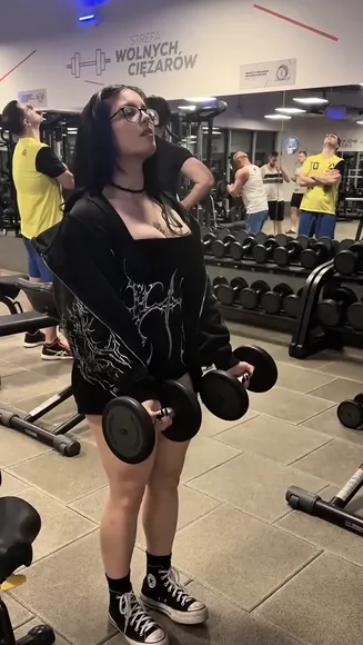 Sudemwah0 Gym Dumbbell Lift OnlyFans Video Leaked