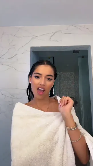 Summer_jassim Towel Wrap Tease OnlyFans Video Leaked