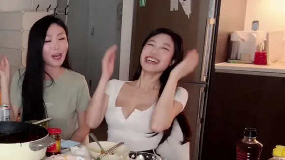 Sunnychan_1005 Deep V Neck Tease OnlyFans Video Leaked