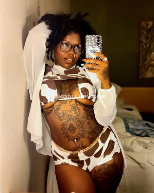Sunqueenn Tattooed Belly Exposure OnlyFans Photo Leaked