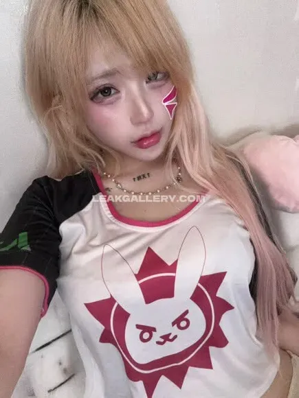 Surethisbunny_ Bunny Graphic Tee OnlyFans Photo Leaked