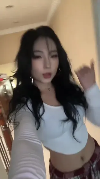 Susansunn White Crop Top Tease OnlyFans Video Leaked