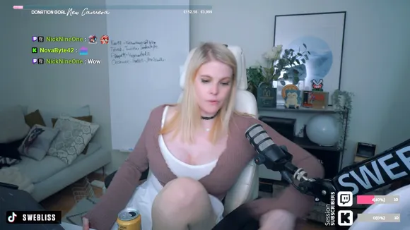 Swebliss Low-Cut Top Tease OnlyFans Video Leaked