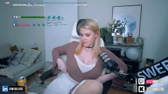 Swebliss Low-Cut Top Tease OnlyFans Video Leaked