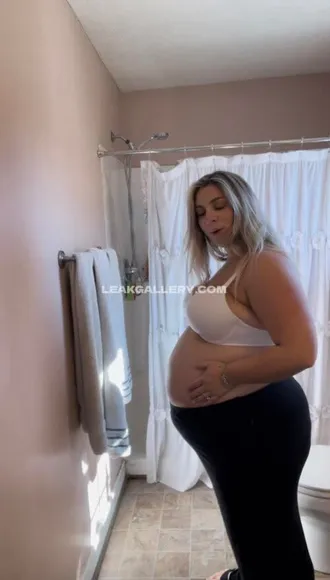Sweetbecca96 Pregnant Belly Rubbing OnlyFans Photo Leaked