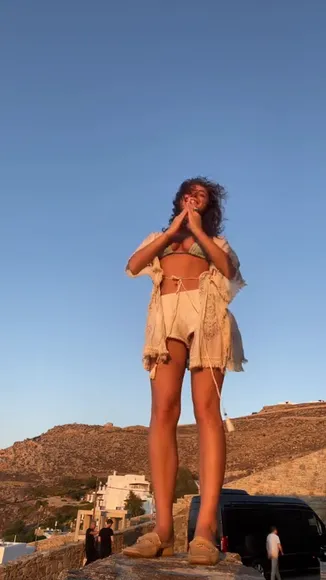 Sydney Bikini Top Outdoor Pose OnlyFans Video Leaked