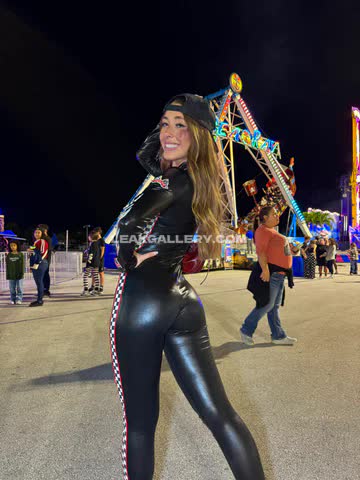 Sydney Lint Tight Leather Pants Pose OnlyFans Photo Leaked