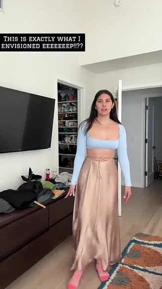 Sydsogood High Slit Skirt Tease OnlyFans Video Leaked