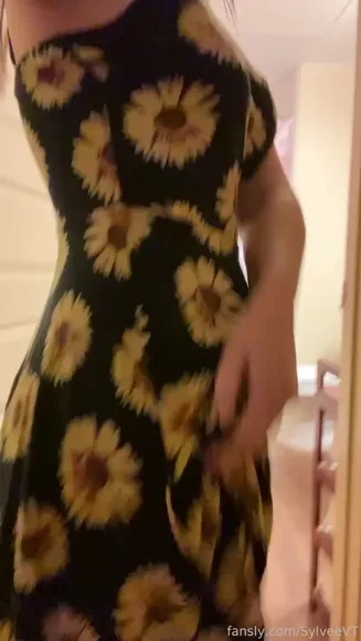 Sylveevt Sunflower Dress Tease OnlyFans Video Leaked