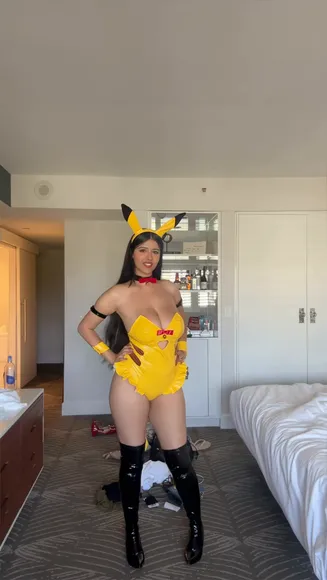 Tabithalookofsky Yellow Bodysuit Ass Pose OnlyFans Video Leaked