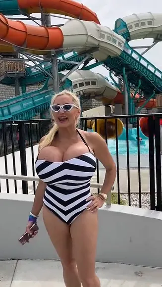 Tammylh Striped Swimsuit Pose OnlyFans Video Leaked