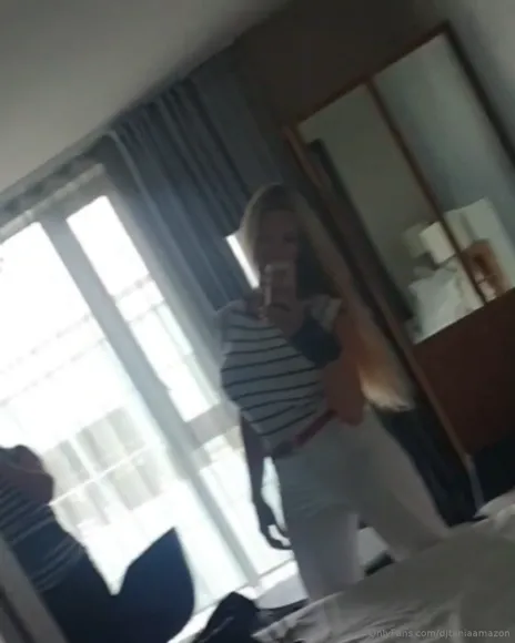 Tania_amazon Striped Top Pose OnlyFans Video Leaked