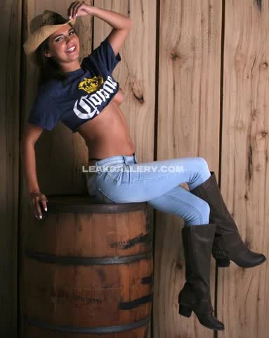 Taylorsdiary Cowgirl Hat Tease OnlyFans Photo Leaked