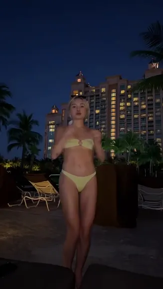 Taylortayhh Yellow Bikini Dance OnlyFans Video Leaked