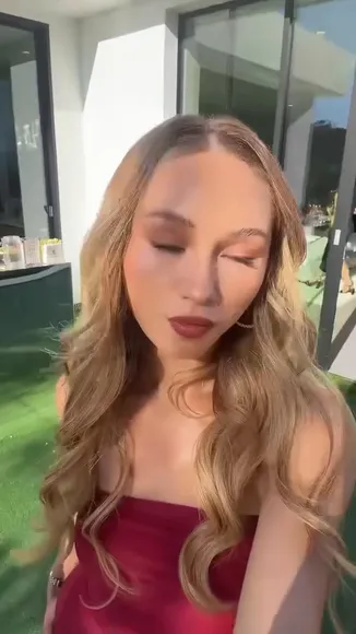 Taylortayhh Strapless Dress Outdoor Pose OnlyFans Video Leaked