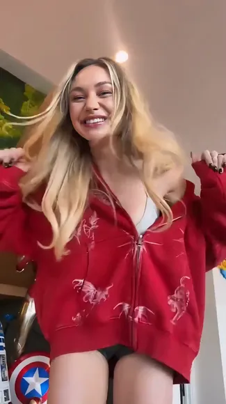 Taylortayhh Red Hoodie Boob Tease OnlyFans Video Leaked