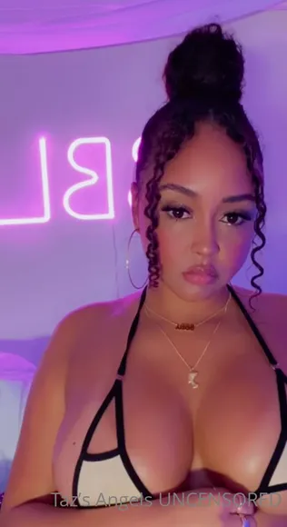 Tazsangelsuncensored Deep V Bikini Tease OnlyFans Video Leaked