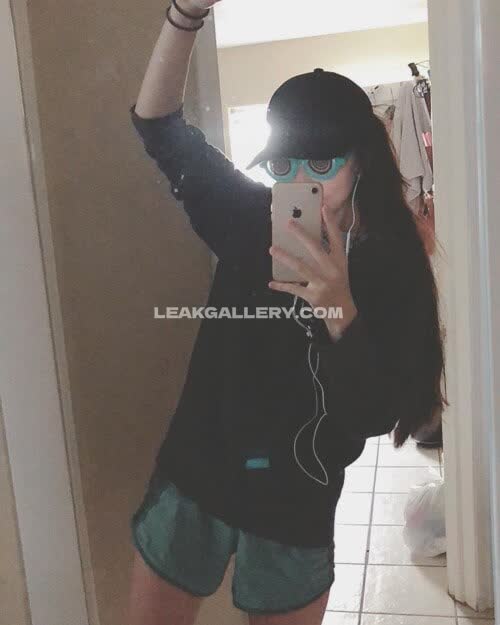 Telepxthics Casual Mirror Selfie Pose OnlyFans Photo Leaked