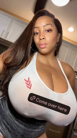 Temptress119 Deep V-Neck Top Tease OnlyFans Video Leaked