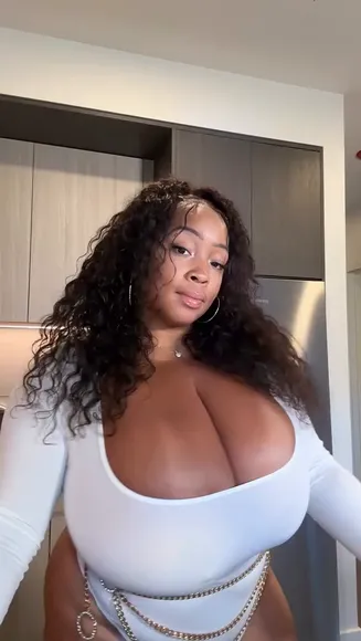 Temptress119 Deep Cleavage Pose OnlyFans Video Leaked