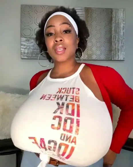 Temptress119 Massive Boobs In Crop Top OnlyFans Video Leaked