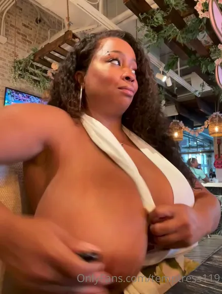 Temptress119 Deep V-Neck Cleavage OnlyFans Video Leaked