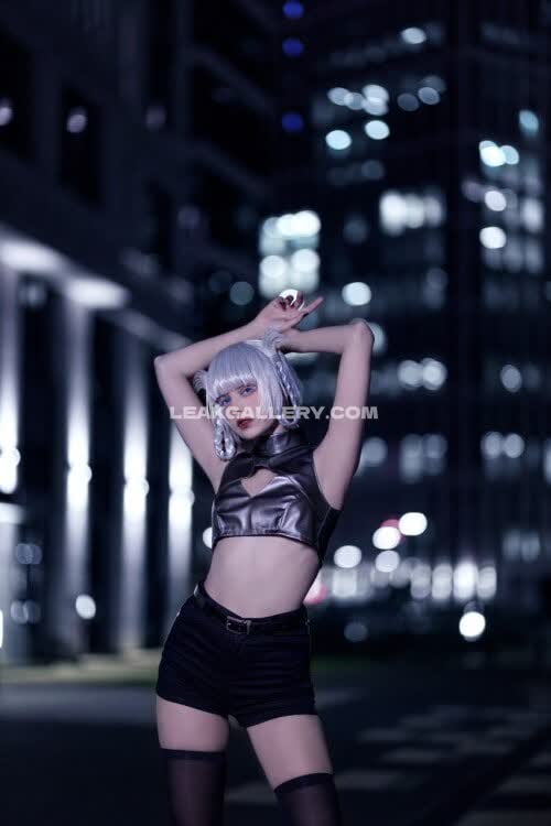 Tenletters Leather Crop Top Pose OnlyFans Photo Leaked