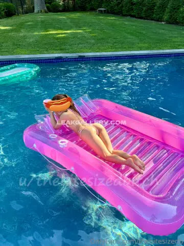 Thebitesizedb Bikini Pool Lounging OnlyFans Photo Leaked