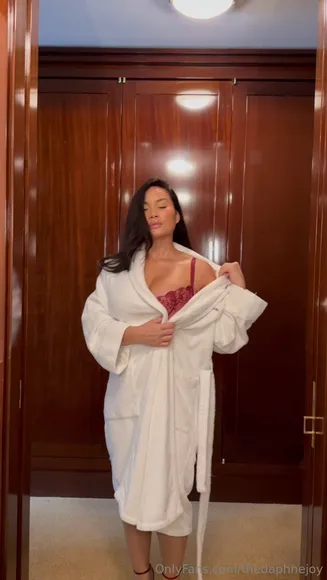 Thedaphnejoy Red Lingerie Ass Tease OnlyFans Video Leaked