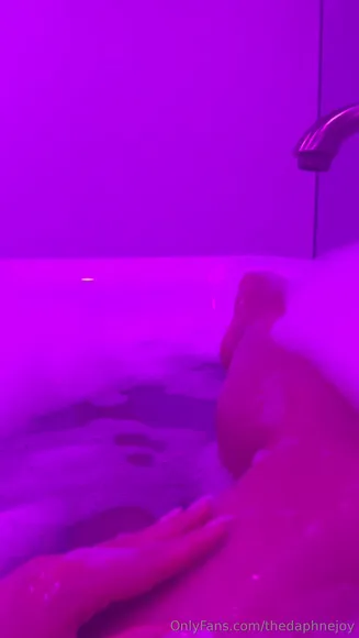 Thedaphnejoy Soapy Leg Rubbing OnlyFans Video Leaked