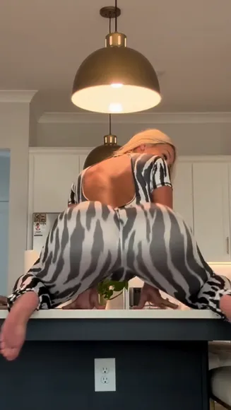 Thedestinymac Zebra Pants Ass Grind OnlyFans Video Leaked