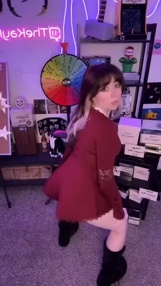 Thekaymaster Short Skirt Thigh Flash OnlyFans Video Leaked