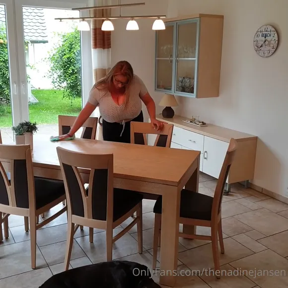 Thenadinejansen Deep V-Neck Top Wipe OnlyFans Video Leaked