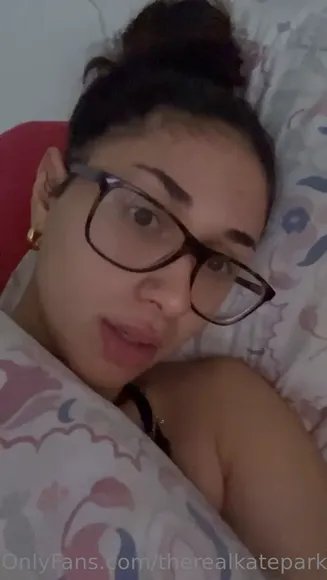 Therealkateparker Braless Chest Tease OnlyFans Video Leaked