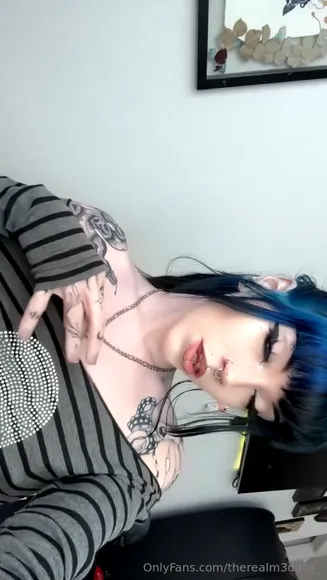 Therealm3dusa_ Striped Top Tease OnlyFans Video Leaked