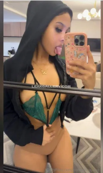 Therealmayyaa Hoodie Over Lacy Bra OnlyFans Photo Leaked