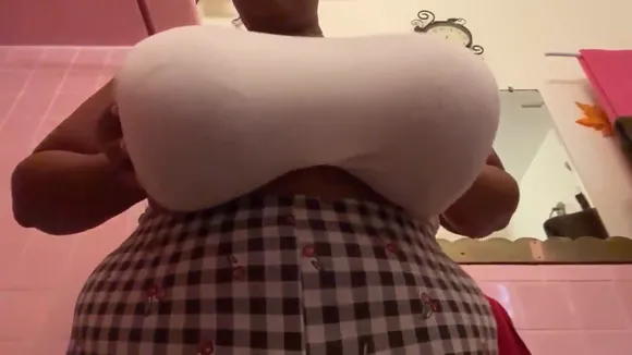 Thickdanky Plaid Skirt Ass Shake OnlyFans Video Leaked