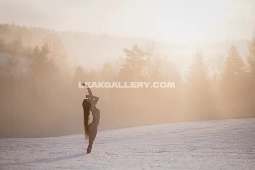 Thinloth Snowy Backside Pose OnlyFans Photo Leaked