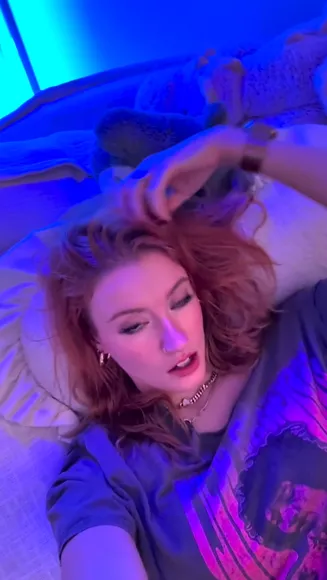 Thousandhunny T-Shirt Selfie Tease OnlyFans Video Leaked