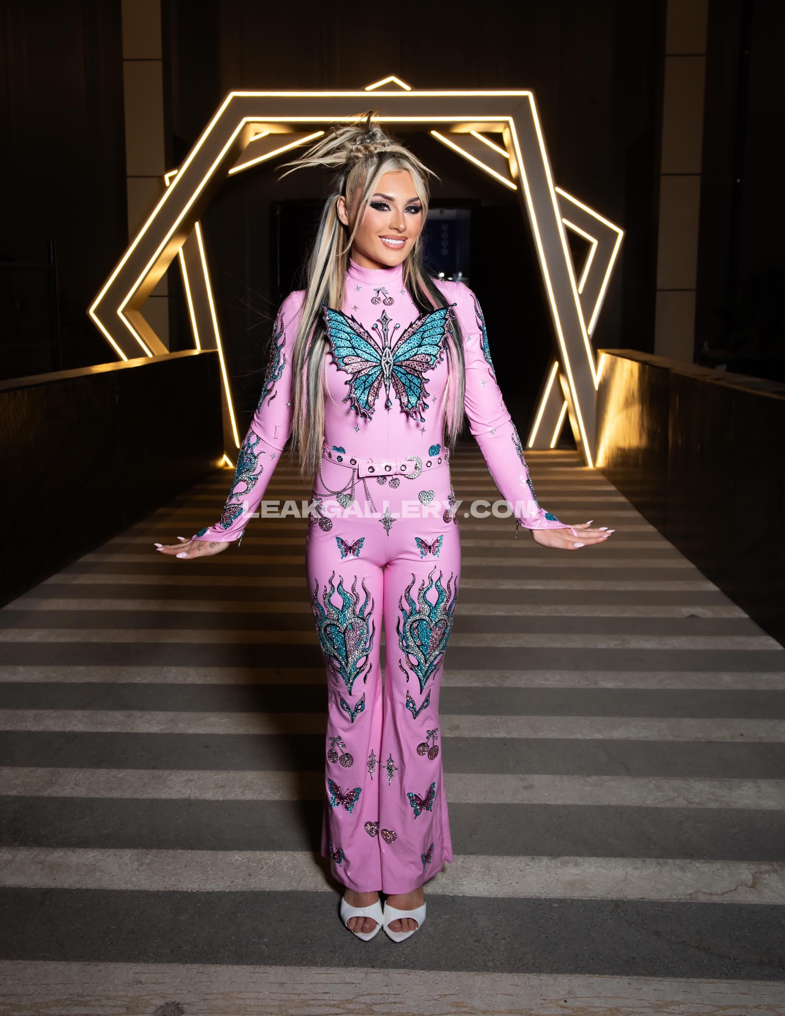 Tiffanywwe Exclusive Leaked Nude OnlyFans #12939376