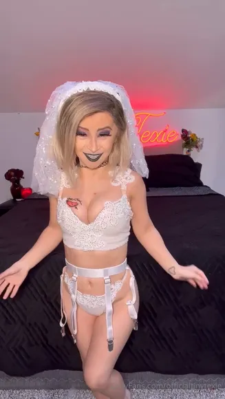 Tinytexie Bare Tits With Garter OnlyFans Video Leaked