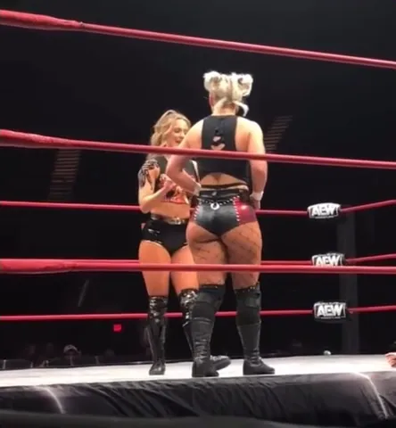 Tonistorm_ Wrestling Ring Boot Pose OnlyFans Video Leaked