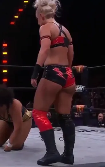 Tonistorm_ Red Shorts Boot Pose OnlyFans Video Leaked