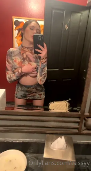 Tsissyy Topless Mirror Selfie OnlyFans Video Leaked