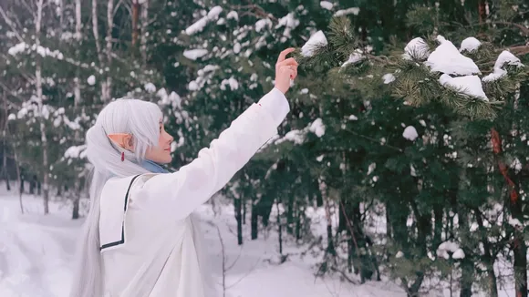 Tsukides White Coat Snow Stroll OnlyFans Video Leaked