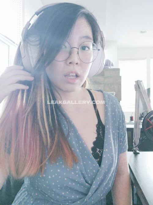Ttvrosie_ Lace Bra Under Wrap OnlyFans Photo Leaked