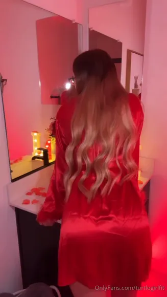 Turtlegirlfit Red Robe Tease OnlyFans Video Leaked