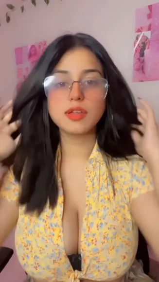 Tushikhagoswami Deep V Neck Tease OnlyFans Video Leaked